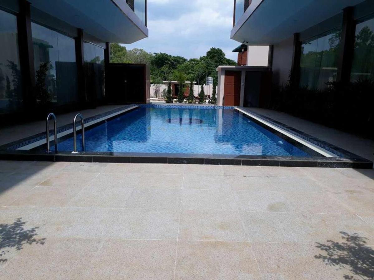 Famous Hotel Loi-kaw Exterior foto